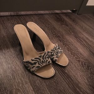 Vintage Gucci heels !!